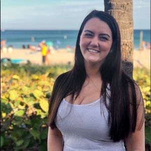 Meet your Posher, Alexis